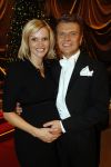Hilversum 14 december 2006
Dancing with the stars. Bastiaan Ragas met zijn zwangere vrouw Tooske Breugem Ragas
