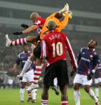 Eindhoven, 23 December 2006 Kompetitiewedstrijd PSV-Willem II , eindstand 4-0 Seizoen 2006/2007
Alex PSV probeert doelmanBjorn Sengier te verslaan
