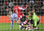Eindhoven, 20 Januari 2007 Eerste wedstrijd na winterstop Kompetitiewedstrijd tussen PSV-SC Heerenveen, eindstand 3-1 Seizoen2006/2007
Jefferson Farfan komt net te laat
Doelman Brian Vanderbuschhe is de situatie meester