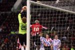 Eindhoven, 20 Januari 2007 Eerste wedstrijd na winterstop Kompetitiewedstrijd tussen PSV-SC Heerenveen, eindstand 3-1 Seizoen2006/2007
doelman Brian Bandenbussche is Arouna Kone de baas