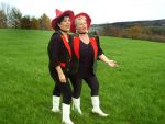 18 Augustus 2006
De Alpenzusjes Links donkere Anny Cox en rechts blonde Carla Langendijk uit Heerlen