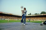 Eindhoven, 1985
Gerard Joling tijdens een optreden in het PSV Stadion