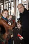 Amsterdam 28 december 2006
Premiere de reuzenkrokodil. Hugo Metsers met vriendin en dochter en zoontje