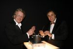 Amsterdam 7 december 2006
Miljonairfair in de rai in amsterdam.Jan des Bouvrie en Aad Ouborg met fonduepan