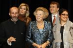 Amsterdam 13 december 2006
Prins Clausprijzen in het ij theater met Maxima Mabel Wisse Smit Prinses Laurentien Koningin Beatrix Prins Friso en Prins Constantijn.