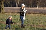 Hoge Veluwe 9 decedmber 2006
Dinand Woesthof zijn zwangere vriendin Lucy en zoontje Dean Maddy wandelen met de honden in park de hoge veluwe.