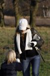 Hoge Veluwe 9 decedmber 2006
Dinand Woesthof zijn zwangere vriendin Lucy en zoontje Dean Maddy wandelen met de honden in park de hoge veluwe.