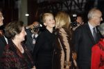 Amsterdam 13 december 2006
Prins Clausprijzen in het ij theater met Maxima Mabel Wisse Smit Prinses Laurentien Koningin Beatrix Prins Friso en Prins Constantijn.