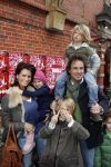 Amsterdam 28 december 2006
Premiere de reuzenkrokodil. Marco Borsato met leontine en Luca Senna en Jada