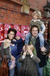 Amsterdam 28 december 2006
Premiere de reuzenkrokodil. Marco Borsato met leontine en Luca Senna en Jada