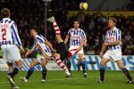 Eindhoven, 20 Januari 2007 Eerste wedstrijd na winterstop Kompetitiewedstrijd tussen PSV-SC Heerenveen, eindstand 3-1 Seizoen2006/2007
Mika Vayrynen met een mooie omhaal, Andre Hanssen, Michel Breuer en Michael Dingsdag kijken toe