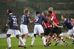Eindhoven, 23 December 2006 Kompetitiewedstrijd PSV-Willem II , eindstand 4-0 Seizoen 2006/2007
Veel drukte in het strafschopgebied van willem II met o.a.Patrick Kluivert Ibrahim Kargbo, Arjan Swinkels,Iwan Redan Jan Kromkamp en Frank van de Struijk