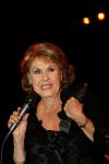 Maarssen 22december 2006
Rita Reys ontvangt edisson voor haar hele ouvre uit handen van haar dochter Leila in het Pim Jacobs theater.
Peter Smulders bv