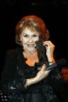Maarssen 22december 2006
Rita Reys ontvangt edisson voor haar hele ouvre uit handen van haar dochter Leila in het Pim Jacobs theater.