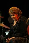 Maarssen 22december 2006
Rita Reys ontvangt edisson voor haar hele ouvre uit handen van haar dochter Leila in het Pim Jacobs theater.