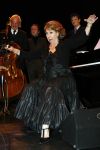 Maarssen 22december 2006
Rita Reys ontvangt edisson voor haar hele ouvre uit handen van haar dochter Leila in het Pim Jacobs theater.