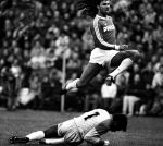Eindhoven, 29 Maart 1987
PSV-AJAX, eindstand 1-0 Seizoen 1986/1987
Ruud Gullit robeert doelman Stanley Menzo te passeren