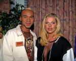 1994
Twenty 4 Seven 
Zangeres en presentatrice Nance Coolen en zanger Stay-C ( Stacey Paton )