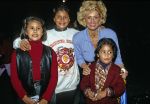 Rotterdam, 1 December 1993
Vanessa ( Connie Breukhoven ) samen met haar kinderen op een feestje voor weeskinderen