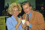 Rotterdam, 1 December 1993
Vanessa ( Connie Breukhoven ) samen met haar man Hans Breukhoven op een feestje voor weeskinderen