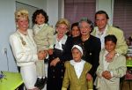 Rotterdam, 5 Oktober 1991
Vanessa ( Connie Breukhoven ) samen met haar man Hans Breukhoven bij de opening kantoor moeder van Hans samen mop de foto's met haar kinderen en moeder.
Foto Peter Smulders BV