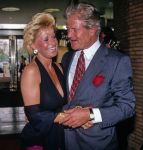 Den Haag 13 April 1991
Vanessa ( Connie Breukhoven ) met haar man Hans Breukhoven samen met de ambassadeur van de USA