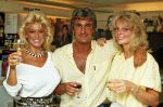 Hilversum 1982
Connie Breukhoven ( toen nog als zangeres Vanessa ) met haar manager Ludo Voeten en Bernadette Kraakman