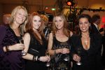 Amstelveen 12 december 2009
Kerstborrel Princess in het cobra museum. Anita Heilker met dochter en Esther Oosterbeek en Dorien Ouborg
Peter Smulders bv