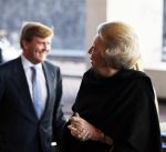 Amsterdam 16 december 2009
Uitreiking prins Claus prijzen in het ij theater. Aanwezig zijn Koningin Beatrix Prins Willem Alexander prinses Maxima prins Friso Mabel Wisse Smit prins Constantijn en Prinses Laurentien.
Peter Smulders bv