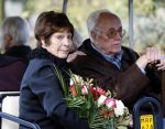 Amsterdam 8 december 2009
Begrafenis Ramses Shaffy op zorgvlied. Ramses vertrok met koets vanaf Carre. Daar waren Liesbeth List met man en dochter en Kitty Courbois. Mies Bouwman met man Leen Timp