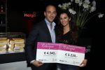 Amsterdam 14 december 2009
Presentatie nieuwe creme van La Mer op de miljonairfair. Ralph de Vries overhandigt namens Hergo cheque aan Quincy trustfull voor Pink Ribbon
Peter Smulders bv