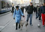 Amsterdam 15 december 2009
Vera Mann aan het wandelen met haar hond.
Peter Smulders bv