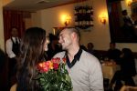 Milaan 21 december 2009
Wesley Sneijder verrast Yolanthe Cabau v Kasbergen met rozen in een italiaans restaurant.
Peter Smulders bv
