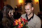 Milaan 21 december 2009
Wesley Sneijder verrast Yolanthe Cabau v Kasbergen met rozen in een italiaans restaurant.
Peter Smulders bv