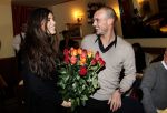 Milaan 21 december 2009
Wesley Sneijder verrast Yolanthe Cabau v Kasbergen met rozen in een italiaans restaurant.
Peter Smulders bv