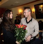 Milaan 21 december 2009
Wesley Sneijder verrast Yolanthe Cabau v Kasbergen met rozen in een italiaans restaurant.
Peter Smulders bv