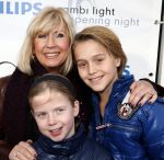 Den Haag 12 december 2009
Premiere in Pathe den Haag. Willeke Alberti met Johnny de Mol en Julian en Noah de Mol
Peter Smulders bv