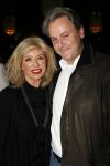 Uitgeest 17 januari 2011
Nieuwjaarsreceptie Henk Geels in Bobs saloon. Bonnie st Claire met man
Peter Smulders bv