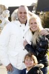 Fijnaart 5 januari 2010
Frans Mariska Christiaan Frans Jr Lucas en Jan Bauer bij hun huis. Frans heeft zijn haar laten inplanteren en is nu nog zo goed als kaal.
Peter Smulders bv
