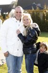 Fijnaart 5 januari 2010
Frans Mariska Christiaan Frans Jr Lucas en Jan Bauer bij hun huis. Frans heeft zijn haar laten inplanteren en is nu nog zo goed als kaal.
Peter Smulders bv