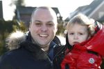 Fijnaart 5 januari 2010
Frans Mariska Christiaan Frans Jr Lucas en Jan Bauer bij hun huis. Frans heeft zijn haar laten inplanteren en is nu nog zo goed als kaal.
Peter Smulders bv