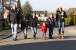 Fijnaart 5 januari 2010
Frans Mariska Christiaan Frans Jr Lucas en Jan Bauer bij hun huis. Frans heeft zijn haar laten inplanteren en is nu nog zo goed als kaal.
Peter Smulders bv
