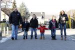 Fijnaart 5 januari 2010
Frans Mariska Christiaan Frans Jr Lucas en Jan Bauer bij hun huis. Frans heeft zijn haar laten inplanteren en is nu nog zo goed als kaal.
Peter Smulders bv