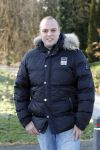 Fijnaart 5 januari 2010
Frans Mariska Christiaan Frans Jr Lucas en Jan Bauer bij hun huis. Frans heeft zijn haar laten inplanteren en is nu nog zo goed als kaal.
Peter Smulders bv