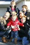 Fijnaart 5 januari 2010
Frans Mariska Christiaan Frans Jr Lucas en Jan Bauer bij hun huis. Frans heeft zijn haar laten inplanteren en is nu nog zo goed als kaal.
Peter Smulders bv