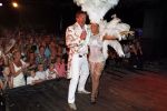 Curacao 1 januari 2011
Gerard Joling luidt 2011 in met een fles champagne en een concert op Mambo Beach.
Peter Smulders bv
