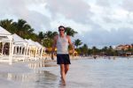 Curacao 24 december 2010
Gerard Joling op het strand van Mambo Beach op Curacao.
Peter Smulders bv