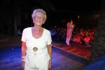 Curacao 1 januari 2011
Gerard Joling luidt 2011 in met een fles champagne en een concert op Mambo Beach. Moeder Gerard Joling
Peter Smulders bv