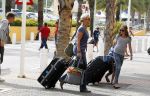 Curacao 2 januari 2010
Irene Moors met  kinderen en man Barry op vliegveld Hato na een vakantie.
Peter Smulders bv
