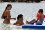 Curacao 31 december 2010
Jeroen v d Boom met zijn vrouw Dany en zoons Daan en Luuk op vakantie op Curacao.
Peter Smulders bv